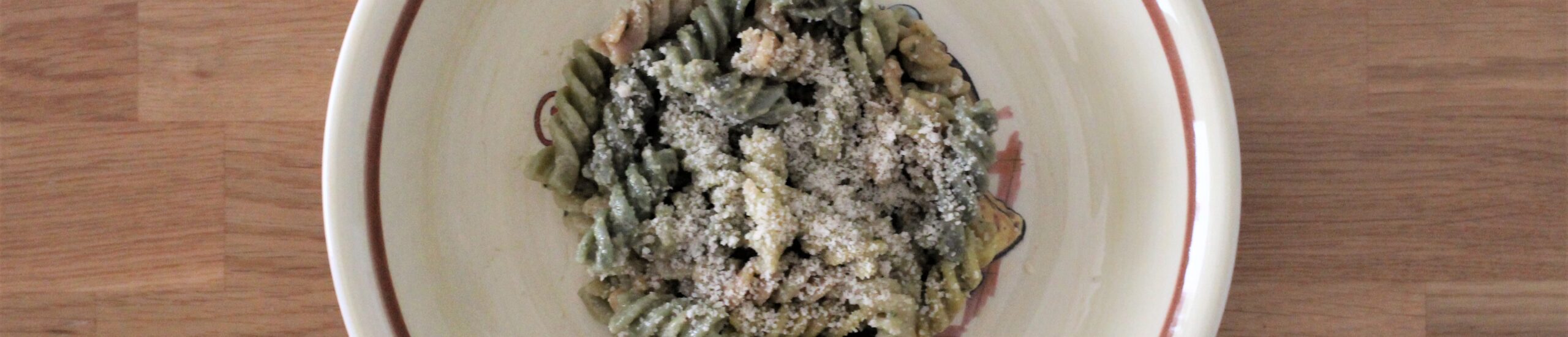 Pasta amb salsa d’alfàbrega i ametlla